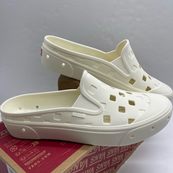 Vans Men’s Slip-On Mule Trk
Marshmallow
VN0005V8FS8 Cream Perforated Mules - Picture 3 of 16